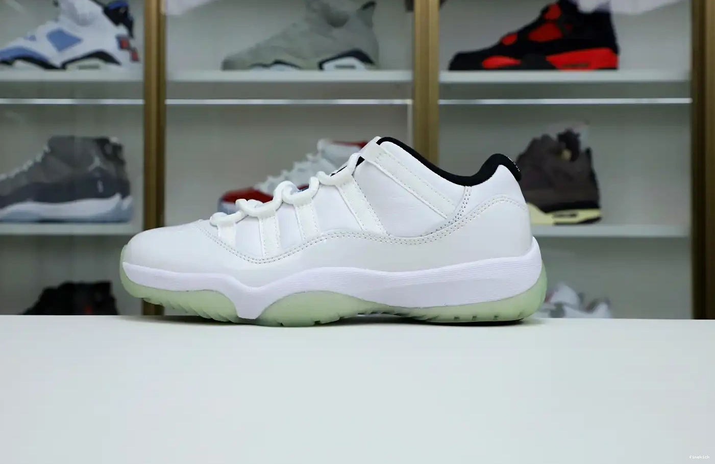 11 LOW JORDAN LEGEND RETRO AIR BLUE 0421